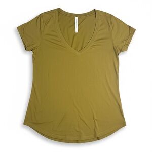 The Group Babaton • Foundation V-Neck T-Shirt Size M